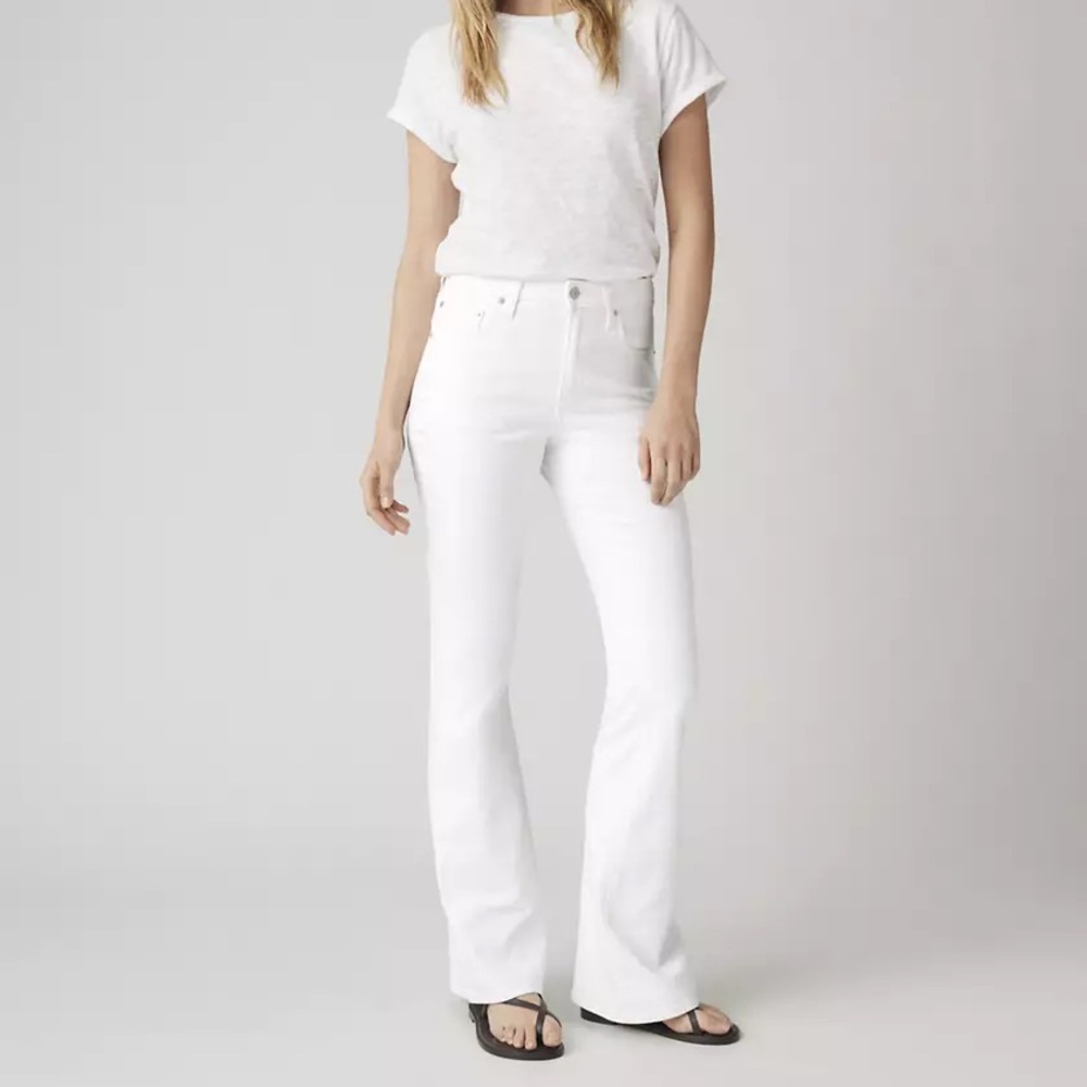 NWT Levi’s 726 High Rise Flare Women's Jeans.